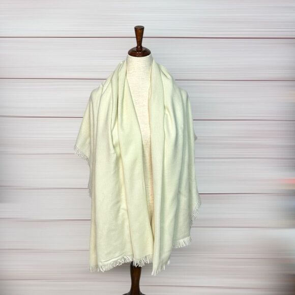 Fine Wool Wrap Throw Blanket Ivory 50x72 inches - Picture 4 of 7